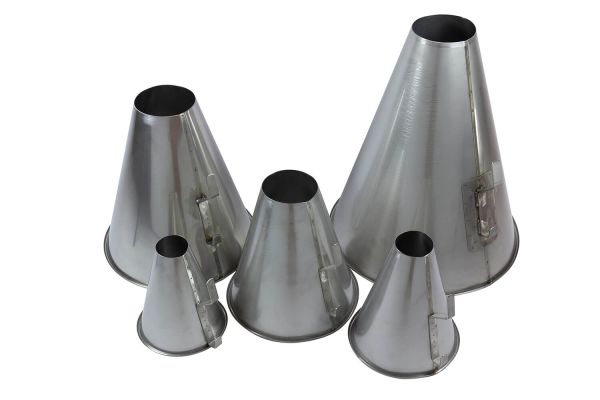 Slaughtering funnel for chicken and broilers