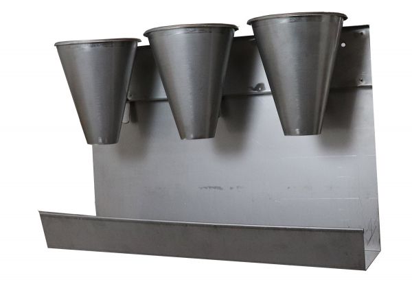 Wall bracket with 8 slaughtering funnels